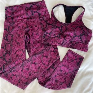 Onzie workout set. Top is M/L, matching bottoms are S/M.